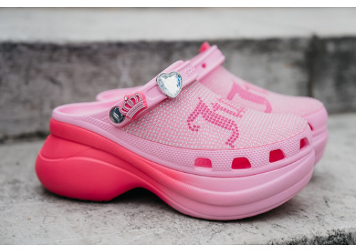 Prečo sú moje nové Juicy Couture Bae Crocs mojím najobľúbenejším letným kúskom?