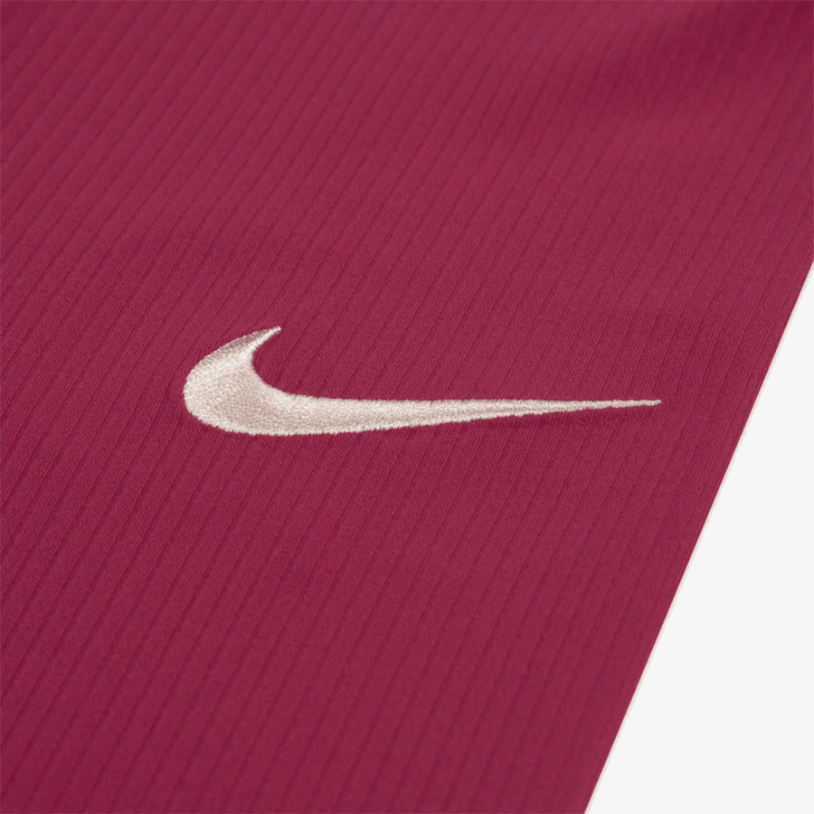 Nike Swoosh On Pointe 