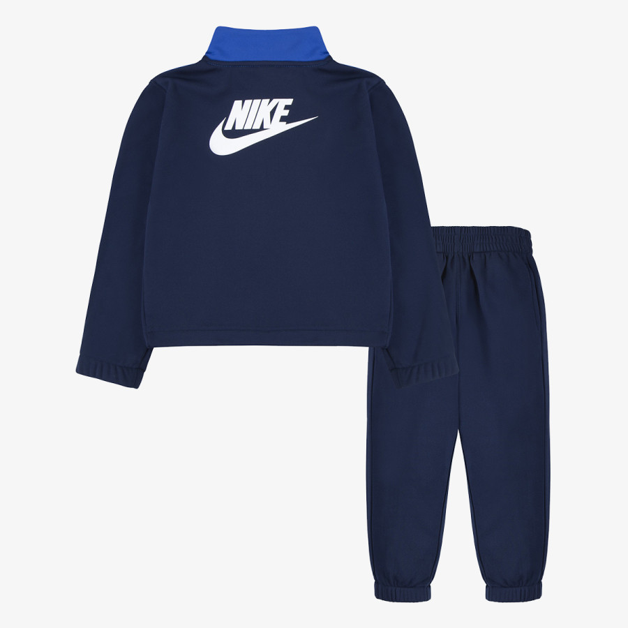 NIKE Sportswear Lifestyle Essentials 