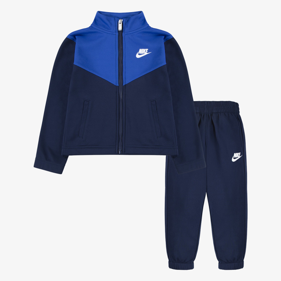 NIKE Sportswear Lifestyle Essentials 