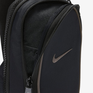 Nike Essentials 