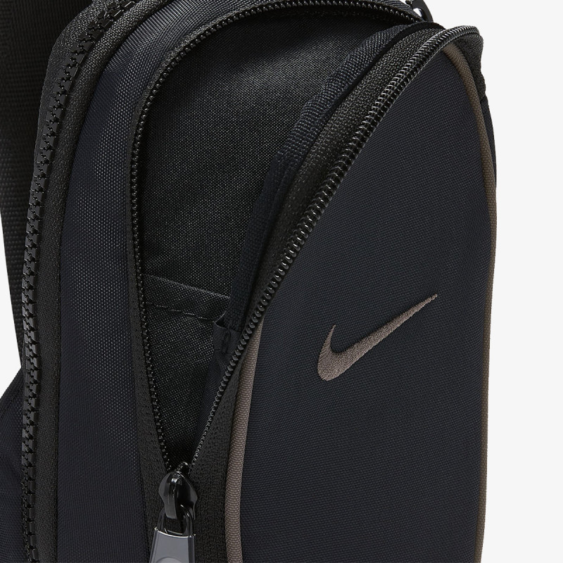 Nike Essentials 