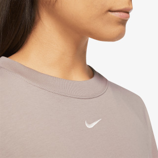 Nike Sportswear Essentials 