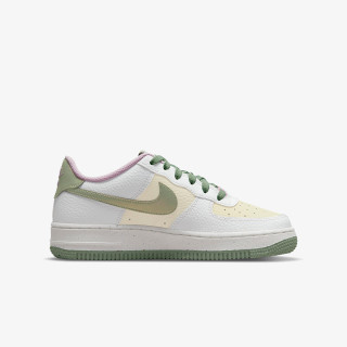 NIKE Air Force 1 LV8 