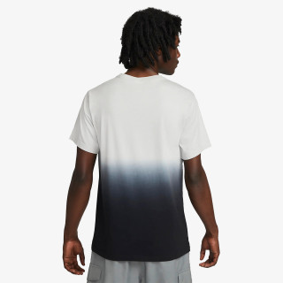 Nike Sportswear Essentials+ 
