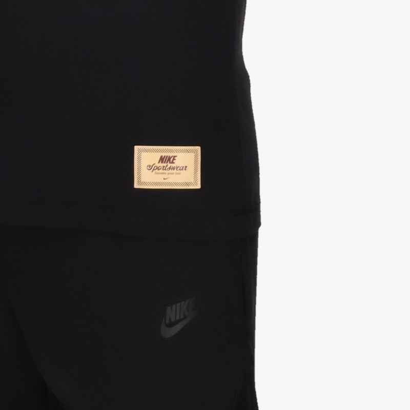 Nike Sportswear 