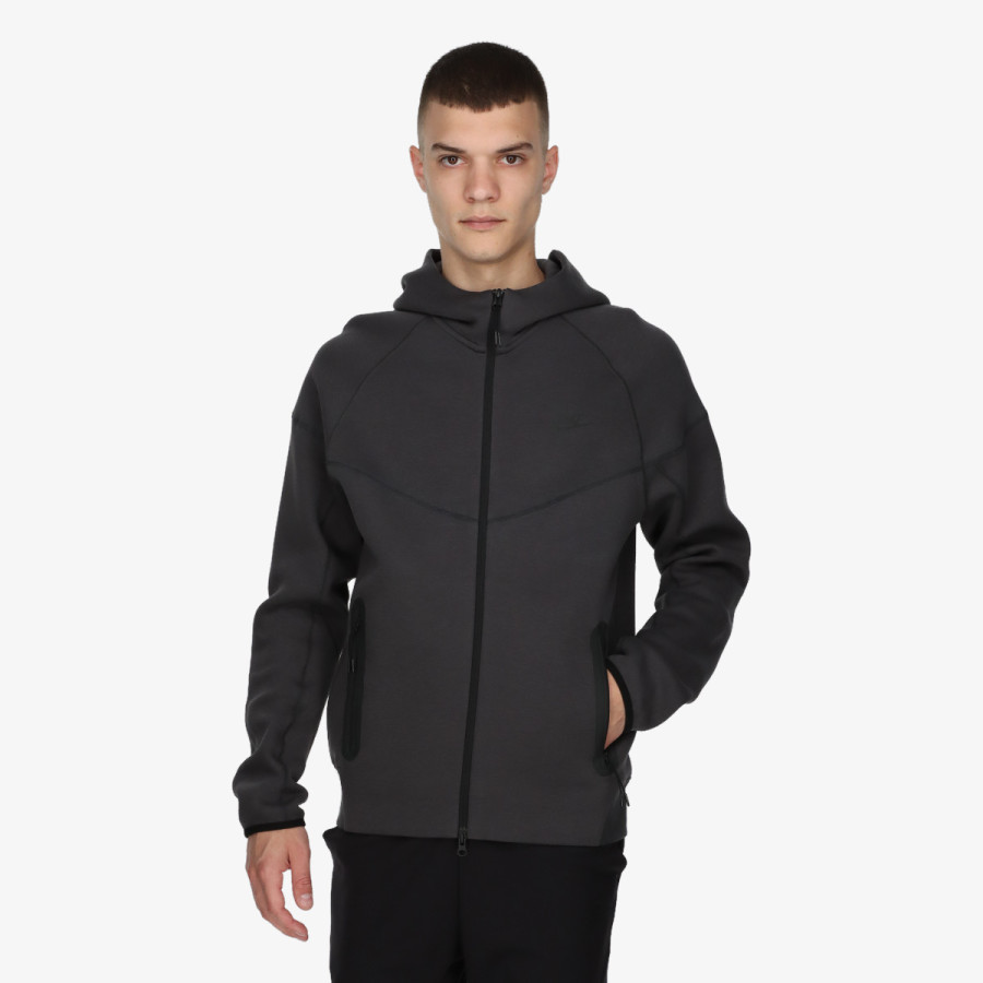 NIKE Tech Fleece 