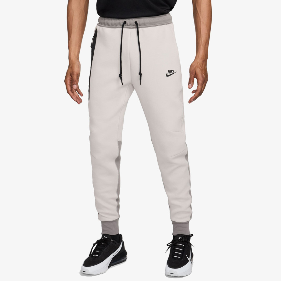 Nike Tech Fleece 