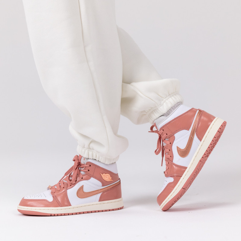 Nike WMNS AIR JORDAN 1 MID SE 
