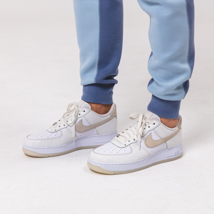 NIKE AIR FORCE 1 '07 LV8 