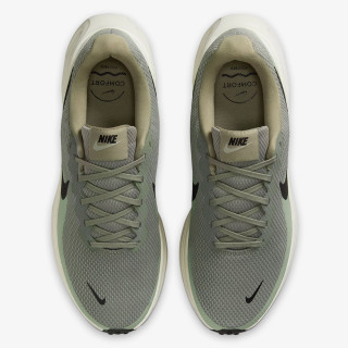 Nike REVOLUTION 8 