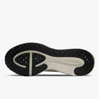 Nike REVOLUTION 8 