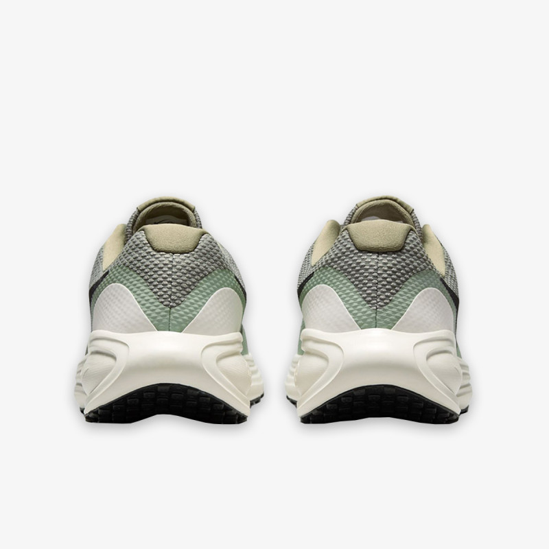 Nike REVOLUTION 8 