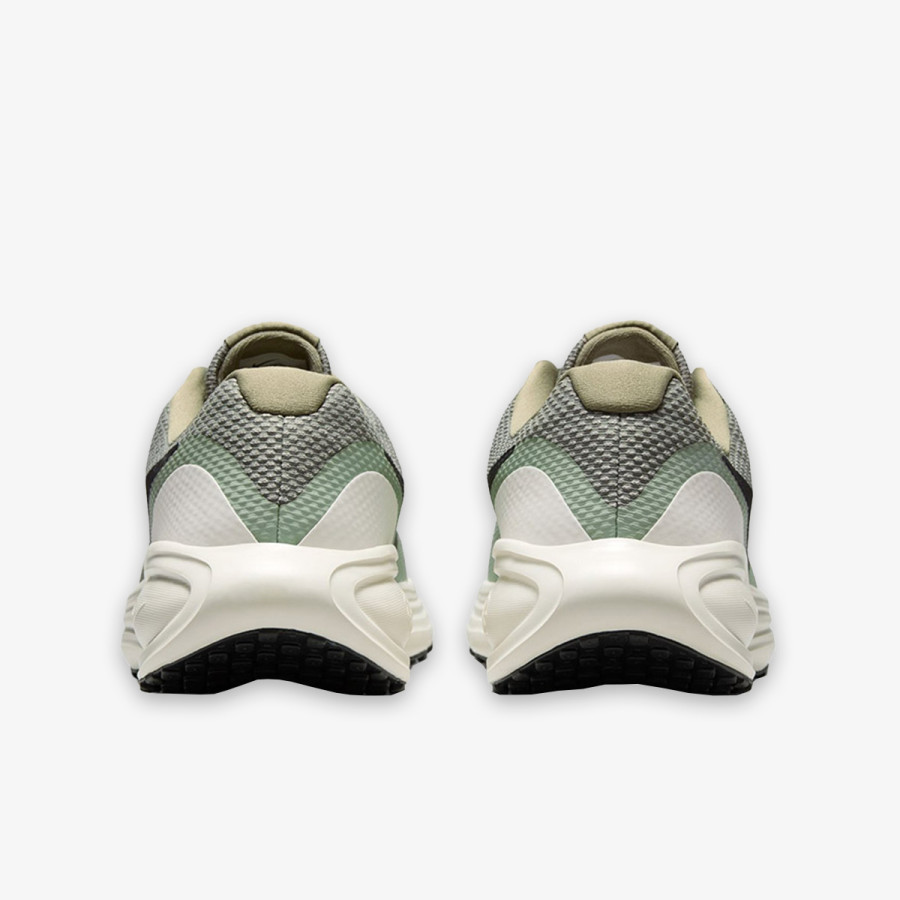 Nike REVOLUTION 8 