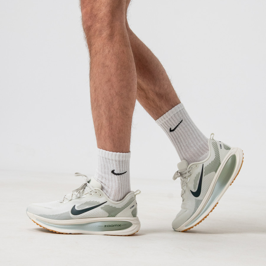 Nike VOMERO 18 
