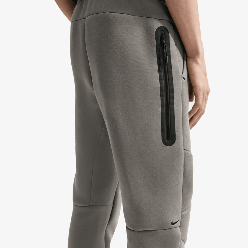 Nike M NK TCH FLC JGGR 
