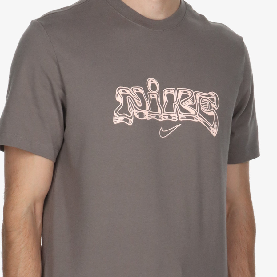 Nike T-shirt 