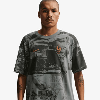 Nike FFF M NK AOP TEE 