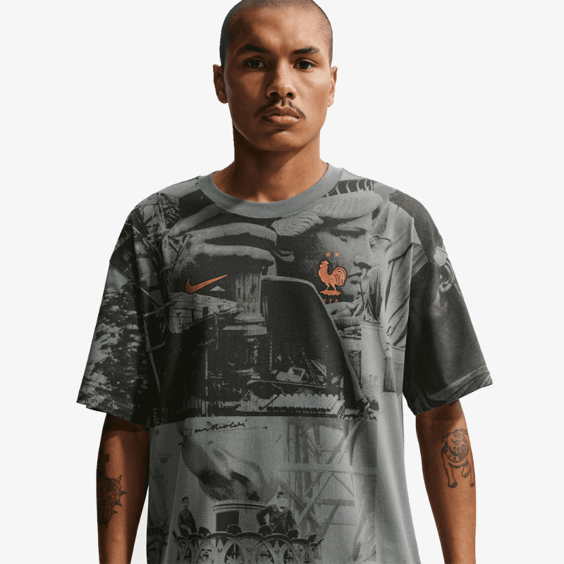 Nike FFF M NK AOP TEE 