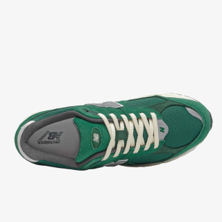 New Balance 2002R 