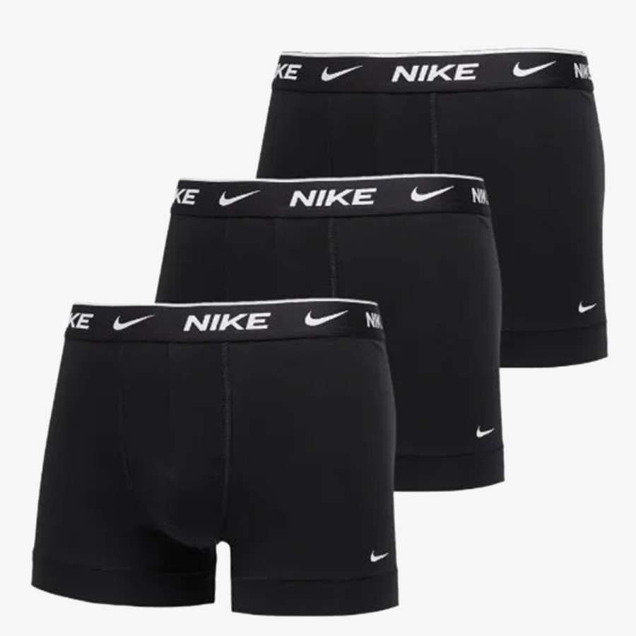 Nike Essential 